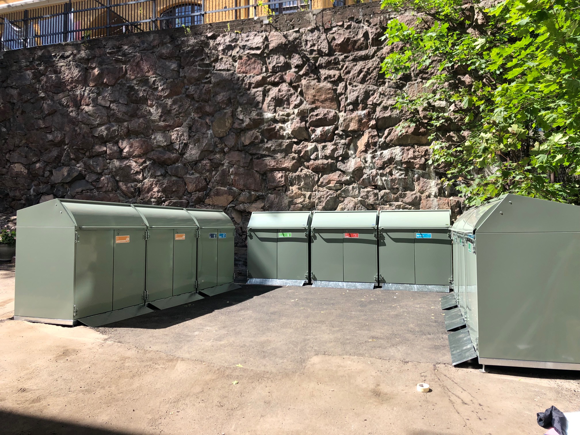 Fireproof shelters for garbage containers - Image 4